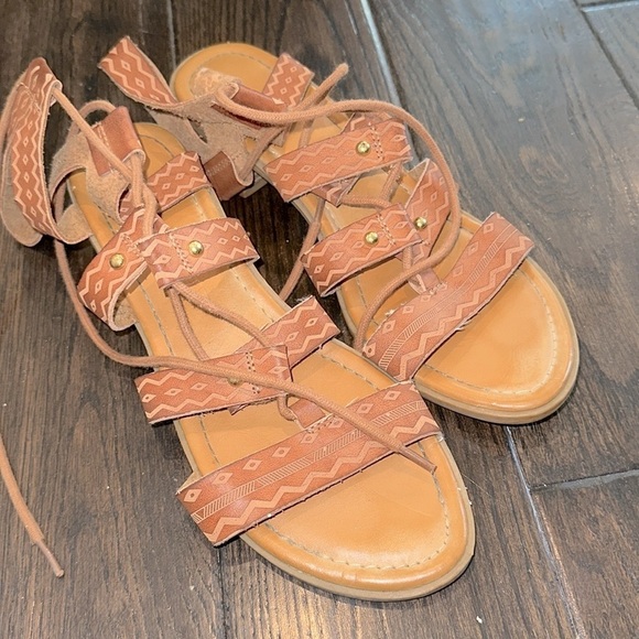 Stylish Tan Sandals for Women size 8 - Picture 1 of 6